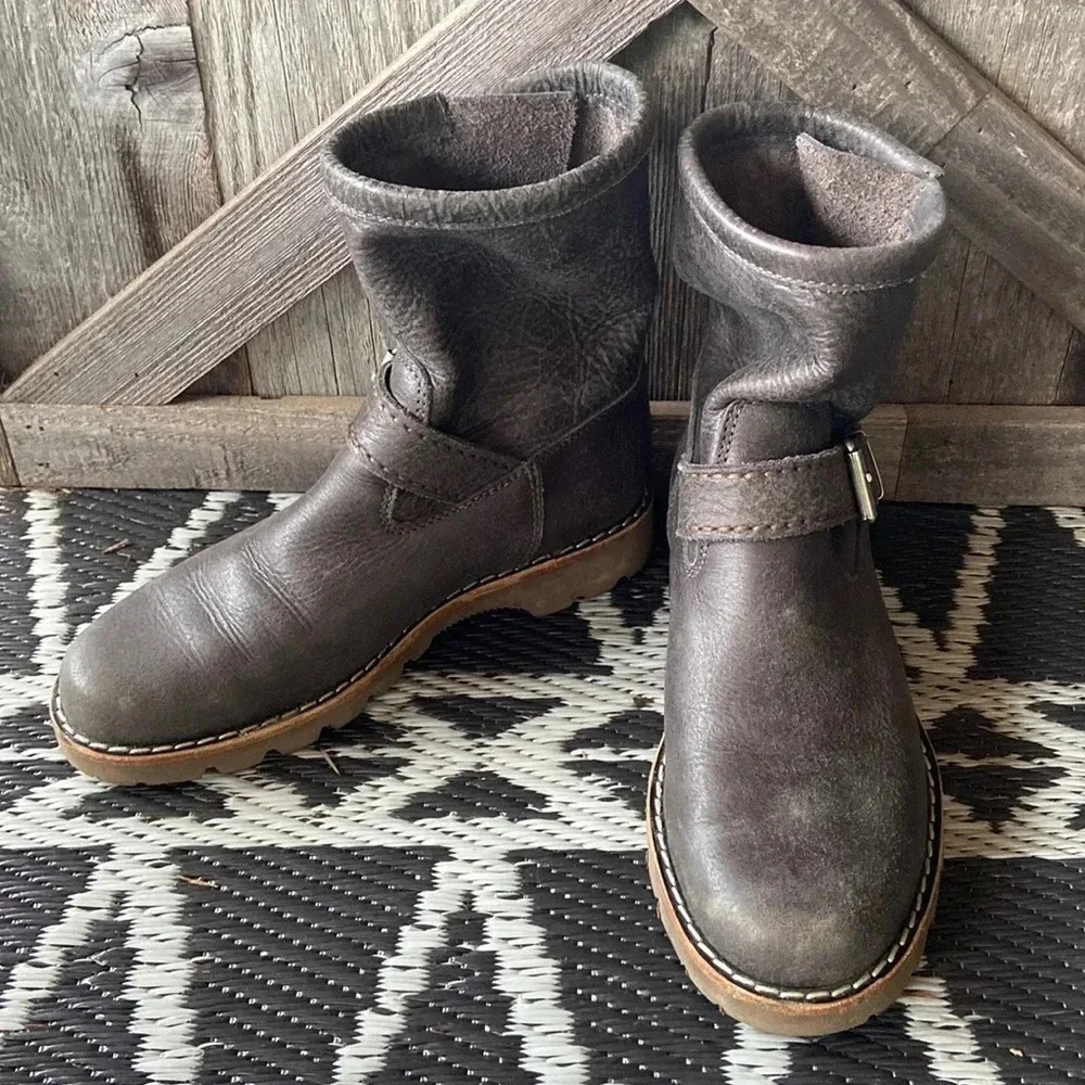 * RARE *Roots lAnkle Boots